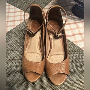 Frye Coral ankle strap leather peep toe block heel shoes 6.5